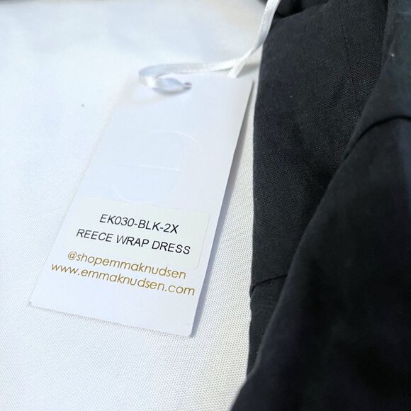 NWT EMMA KNUDSEN THE REESE WRAP DRESS IN NAVY - 2XL - Picture 4 of 7